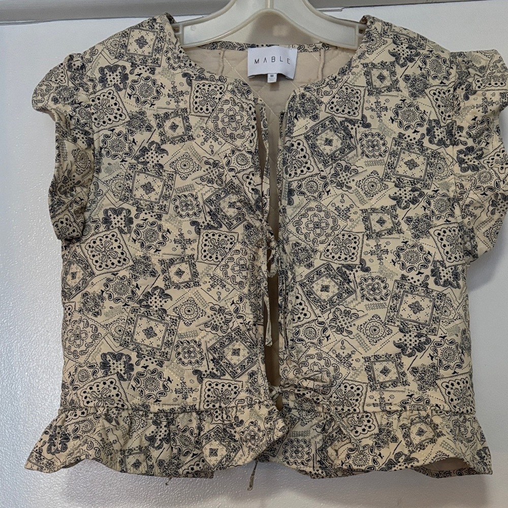 MABLE quilted Intricate Black and Cream top M